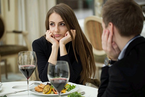 8 niezręcznych sytuacji, które mogą nastać podczas pierwszej randki